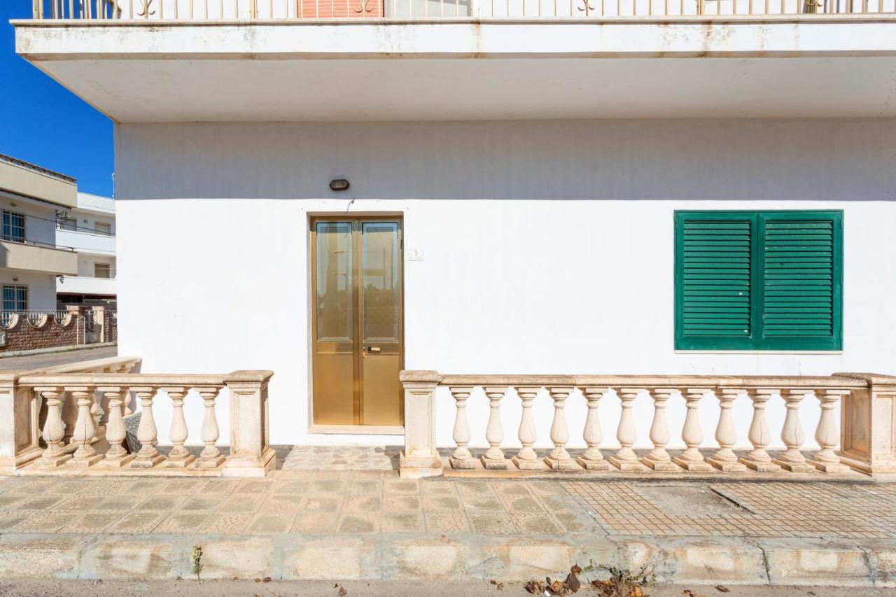 Appartamento Fronte Mare E Spiaggia Torre Mozza Bagian luar foto